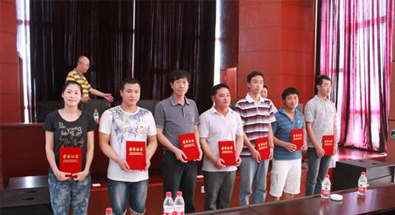 万邦重工党委“七一”总结表彰大会